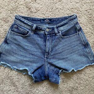 Curvy High Rise Vintage Short 4” - Hollister Co.
